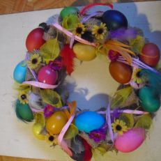 Velikonoční závěsný věnec jutový s vajíčky