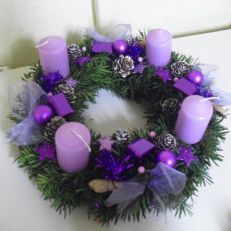 Adventní věnec chvojový velký Violeta 3