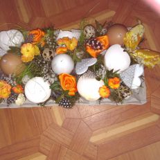 Jarní dekorace na vajíčkovém prokladu
