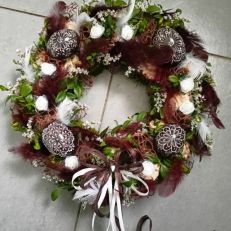 Velikonocní věnec kraslicovy hnědý