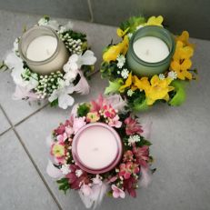 Jarní dekorace s vonnou svíčkou