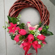 Velikonocní věnec s se slepičkou